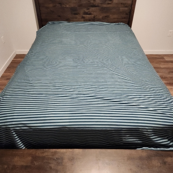 Monstera/Stripe Reversable Throw Blanket - Picture 3 of 4